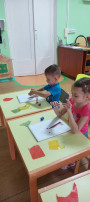 Аппликация в группе "Пчёлки" Аппликация в группе "Пчёлки".