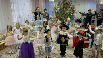 Прошёл новогодний утренник в старшей группе Прошёл новогодний утренник в старшей группе.